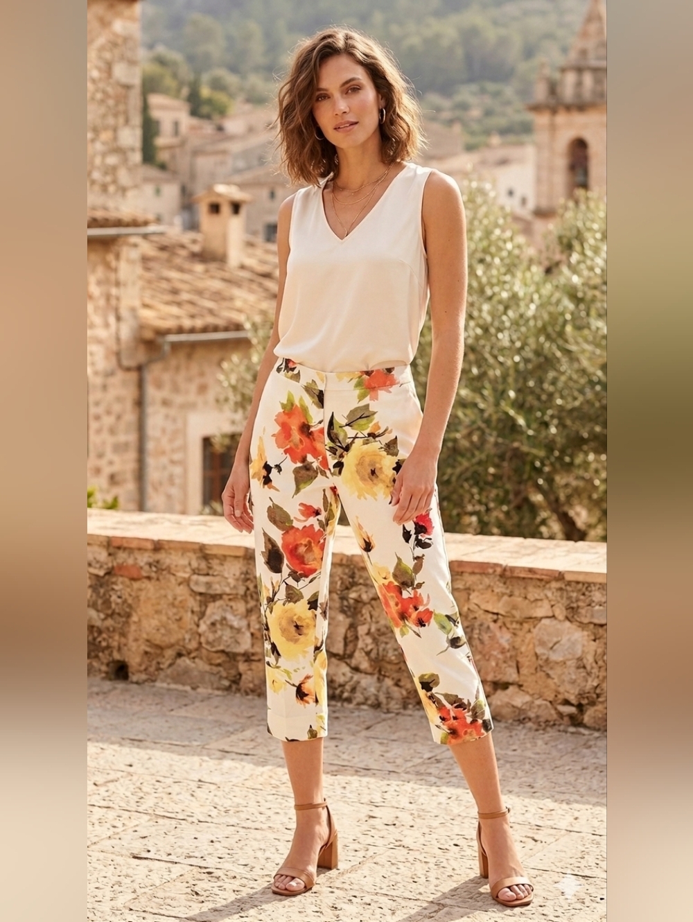 Melissa Paige White Cropped Floral Capris with Yellow & Coral Blooms Size 4P